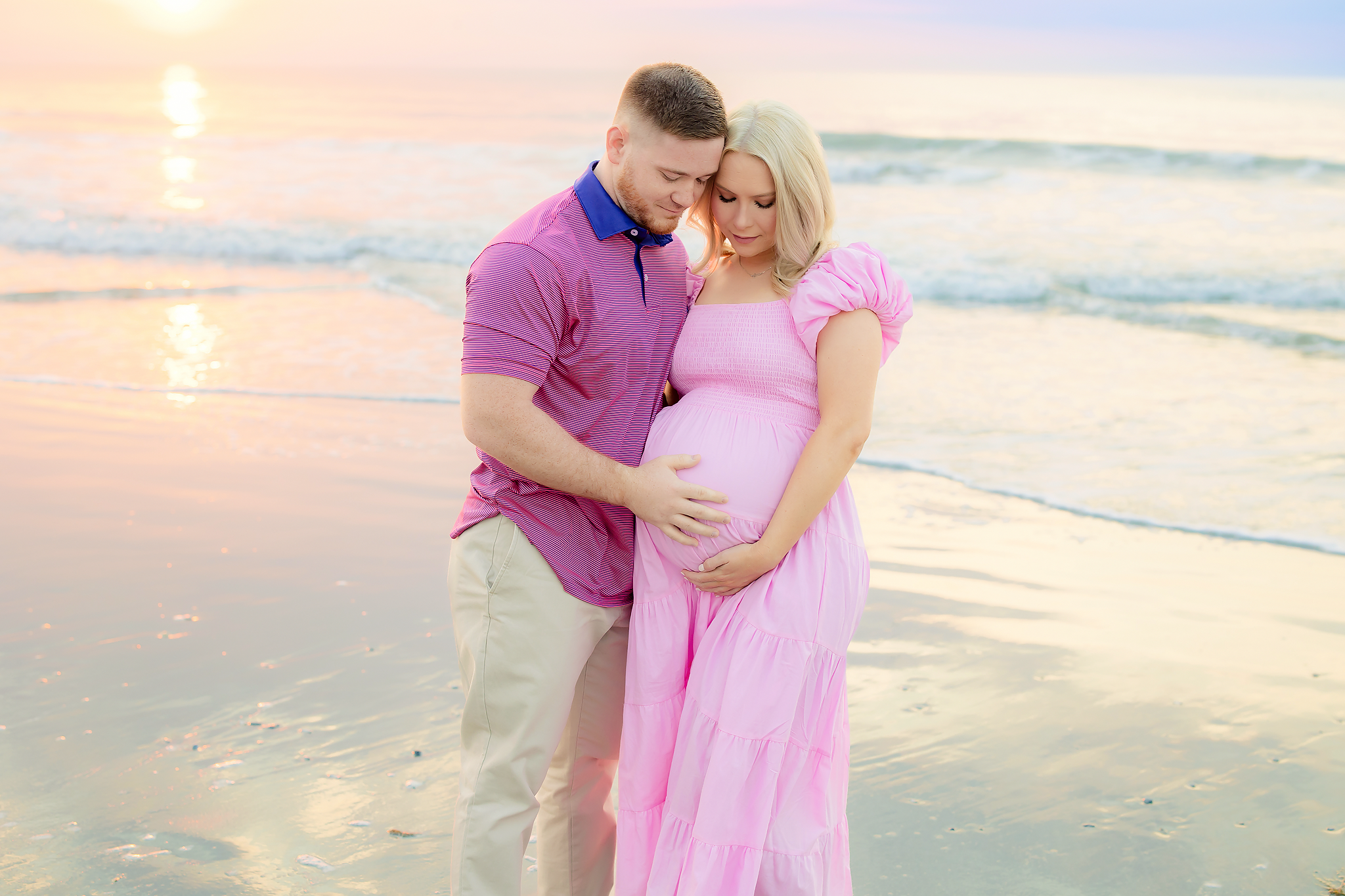 grand-strand-maternity-session-sunrise-beach.png
