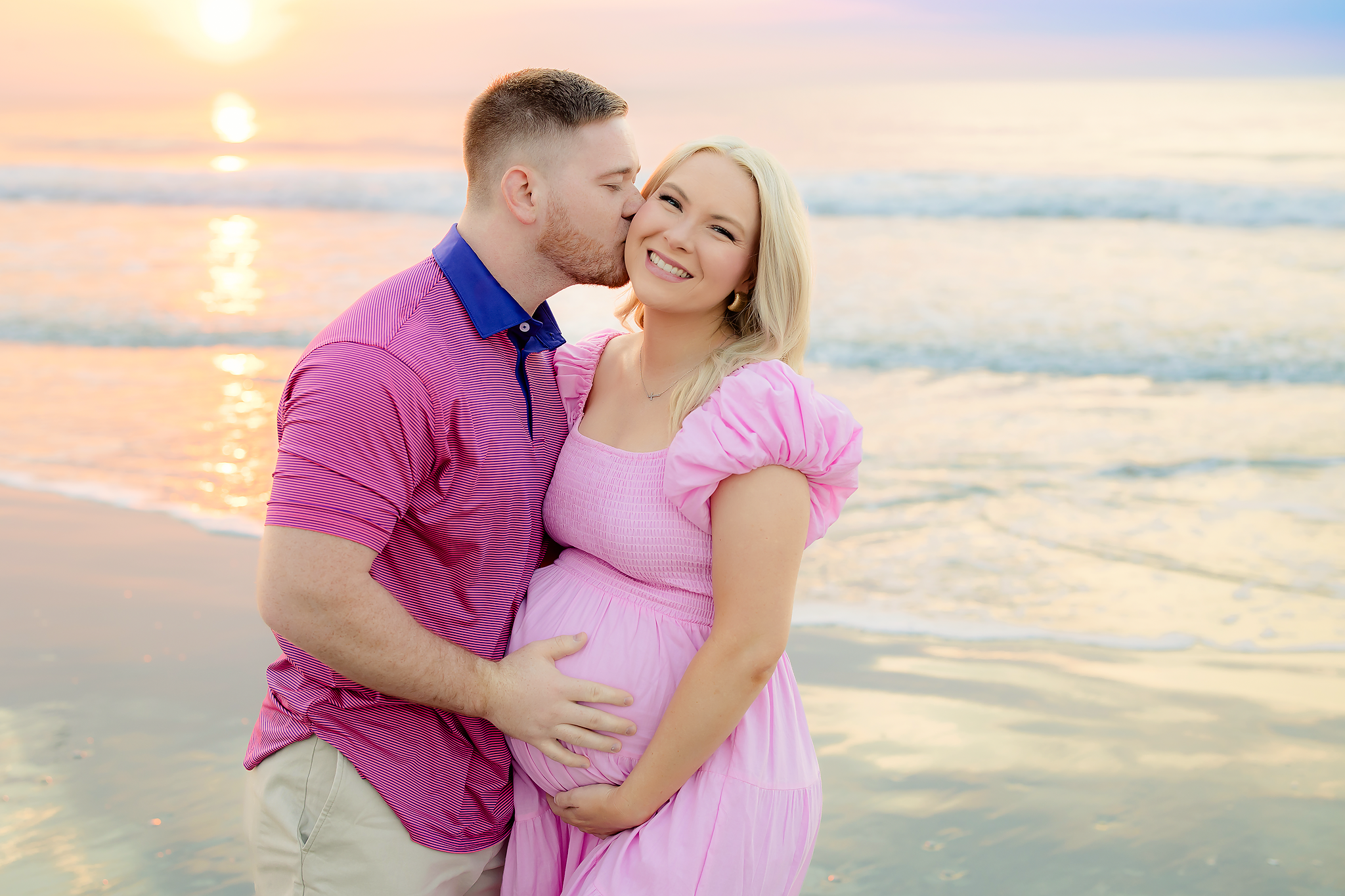 maternity-myrtle-beach-kissing-couple.png