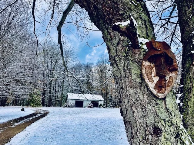 DWEKEEW LAINOMEREC YRARTNOC EHT FO YAW EHT