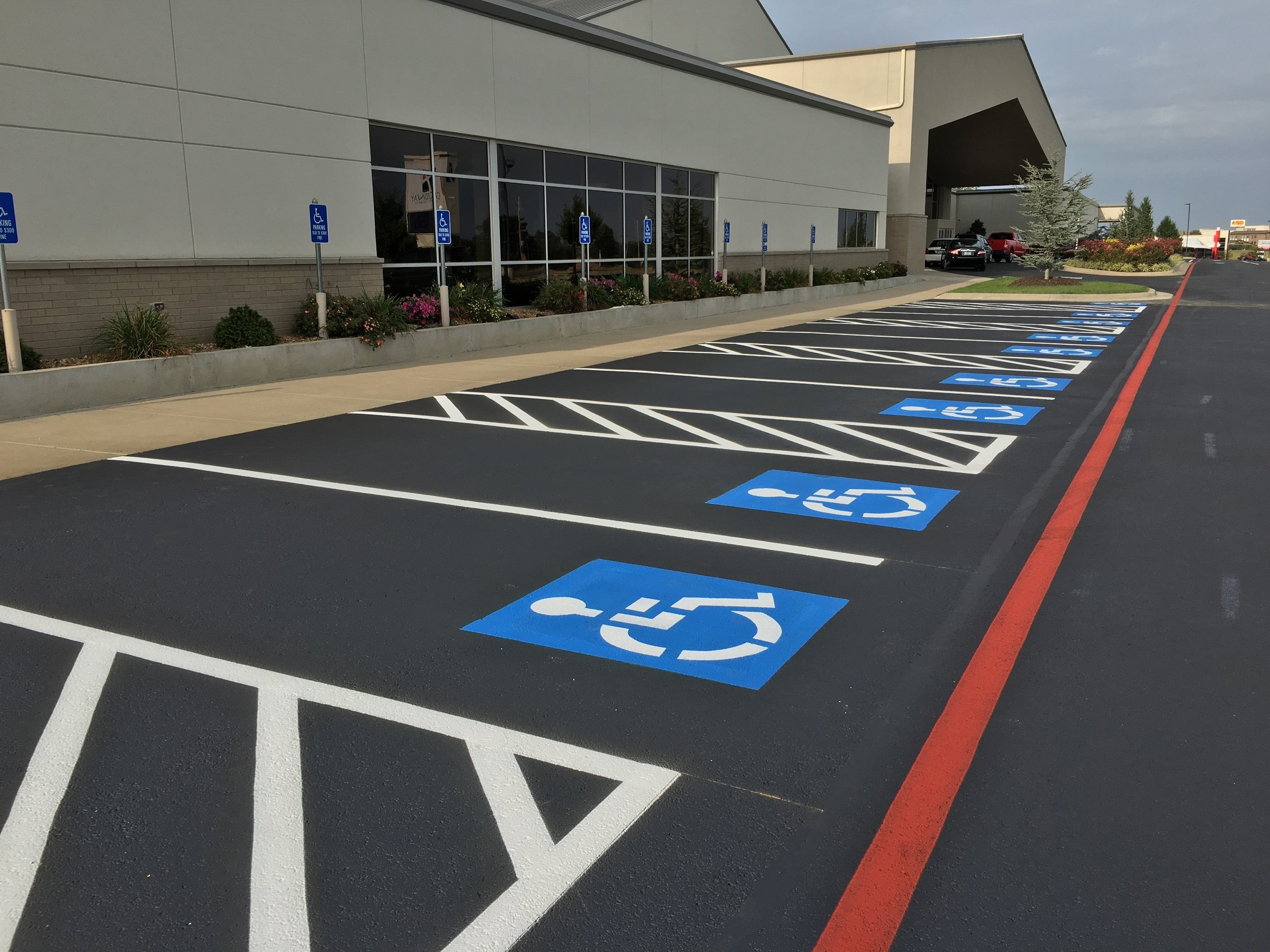 Newly striped parking lot with handicap parking and a focus on the bright, contrasting lines freshly painted by Springfield Striping and Sealing in Springfield, Missouri.