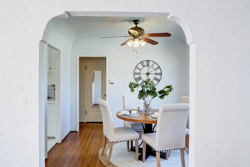 vacant home staging; dining room