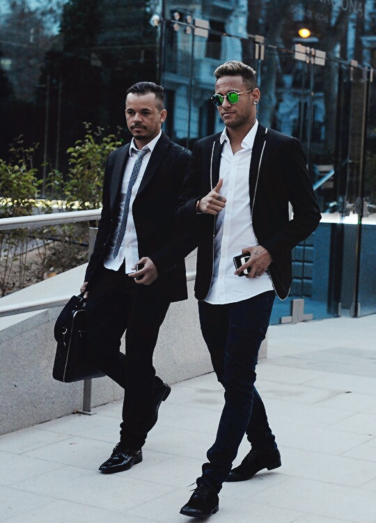 How to Dress Like Neymar Jr. Men's Style Guide