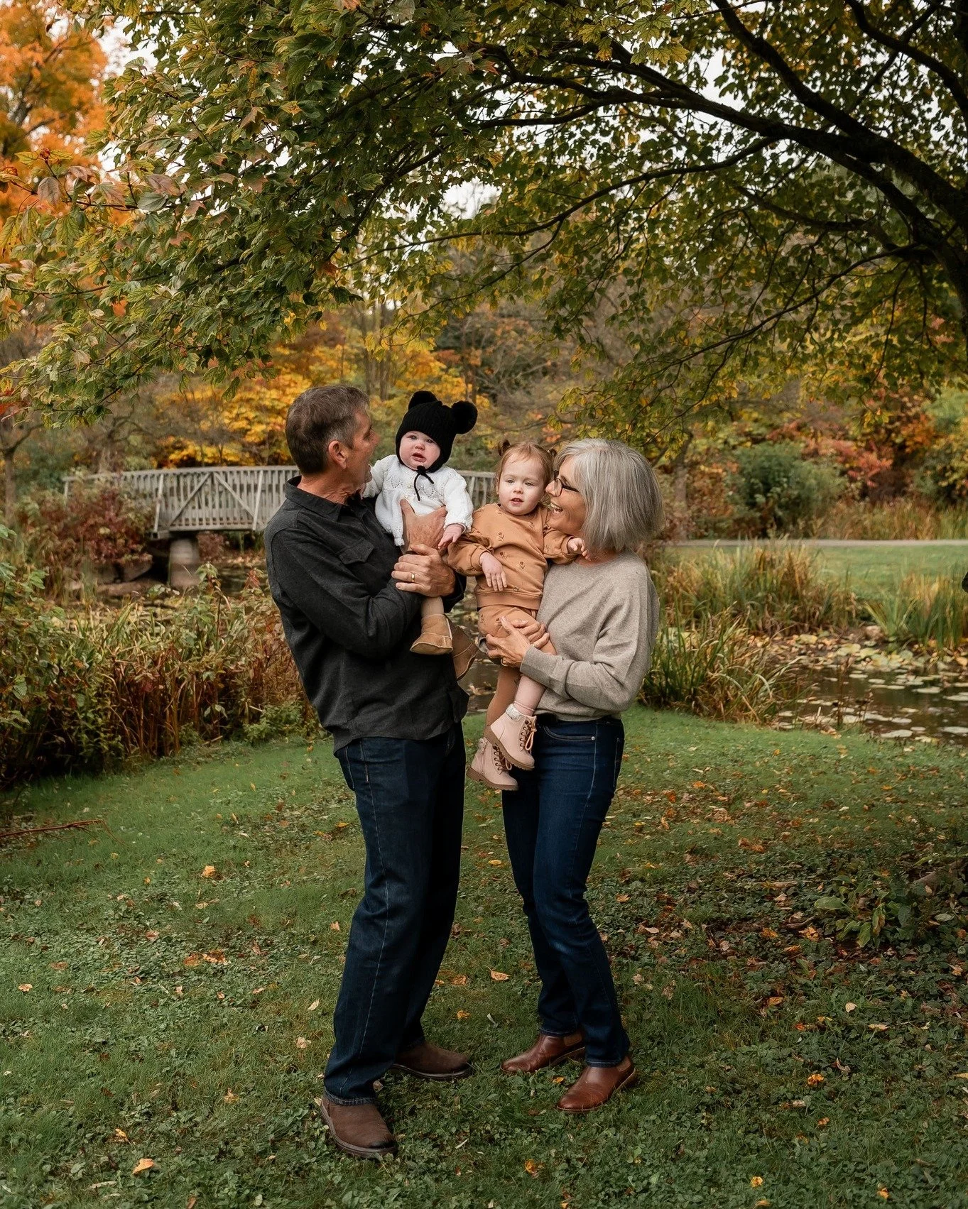 I have had quite a few requests for extended family photos 🥰 It can be challenging getting everyone all on the same place, at the same time. I wanted to update that I am booking sessions from now, into the fall. the best course of action for large g