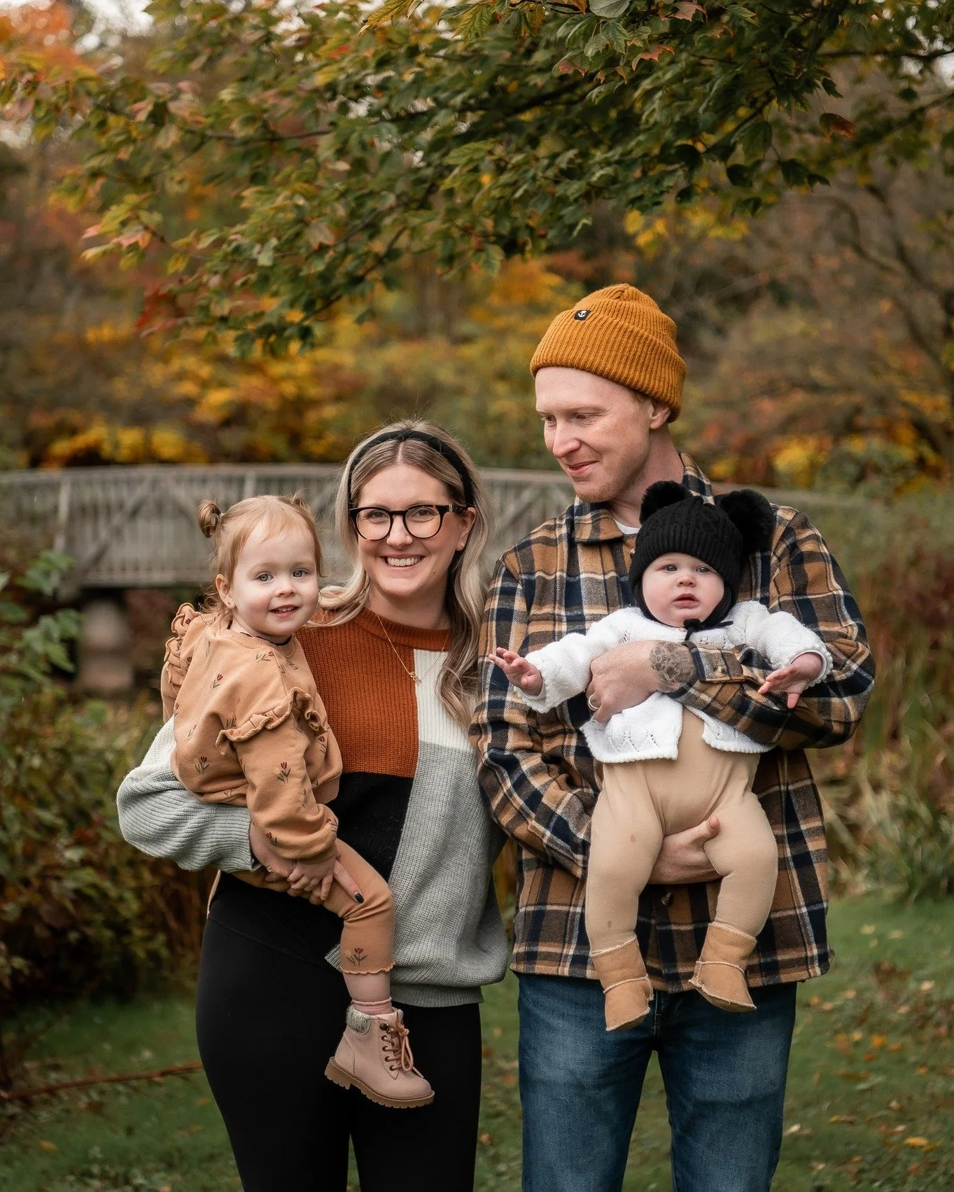 I have had quite a few requests for extended family photos 🥰 It can be challenging getting everyone all on the same place, at the same time. I wanted to update that I am booking sessions from now, into the fall. the best course of action for large g