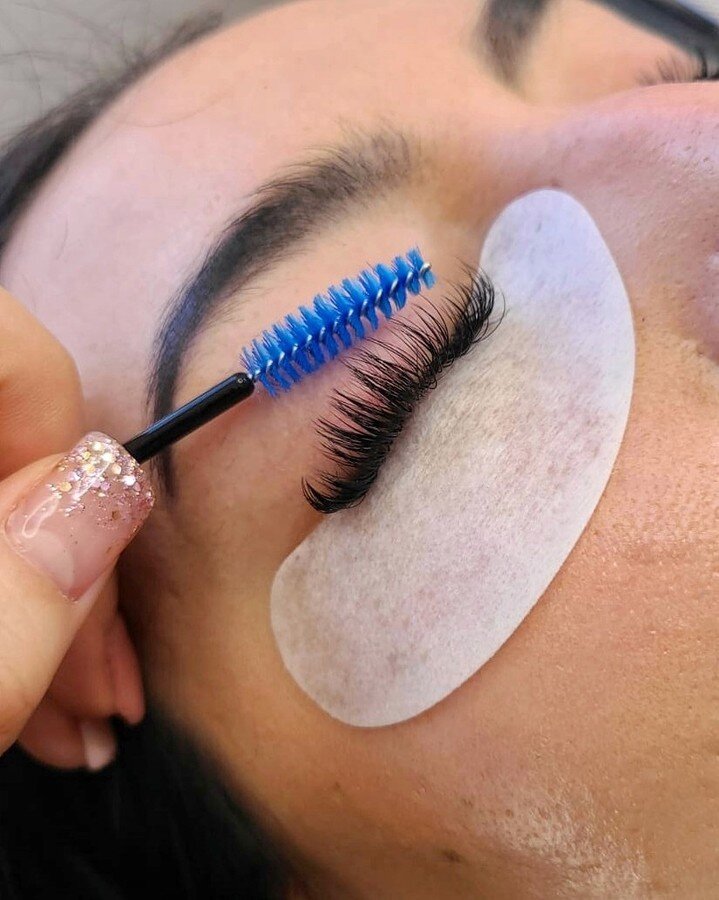 Wet look in action by Yoonhee⁠
⁠
⁠
⁠
#lashextensions #lashlove #lashtips #lashstudio #beautypro #beautyphotography #muaappreciation #mua #pmu #brows #lashes #lashtrainer #lashcourse #honeypotlashes #honeypotpro #jobtraining #edmonton #yeg #yeglocal #