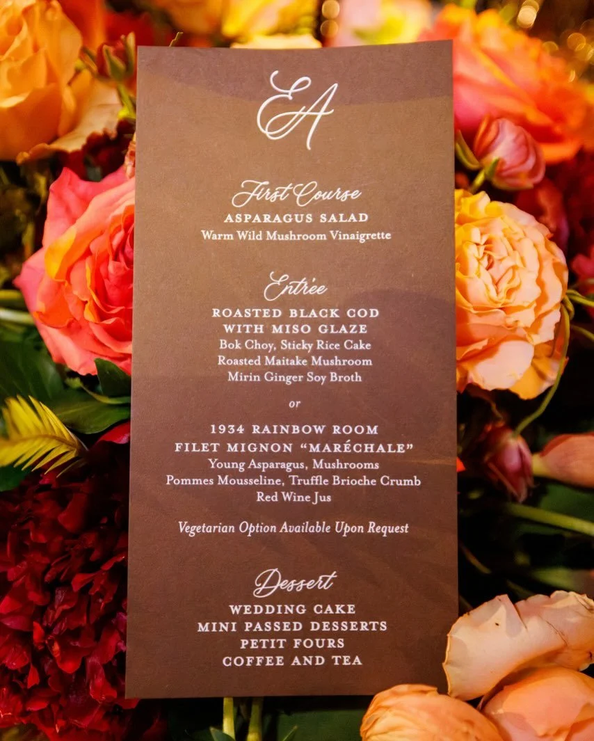 Basking in autumn hues and Rainbow Room views for this iconic New York wedding 🌇💛

&bull;
@vandahighweddings 
@briandorseystudios 
@dejuanstroud 
@rainbowroomnyc 
@kimaraahnert
@francesca_stylist.to.the.bride
@jordimf22 
@enauranewyork
&bull;

#new