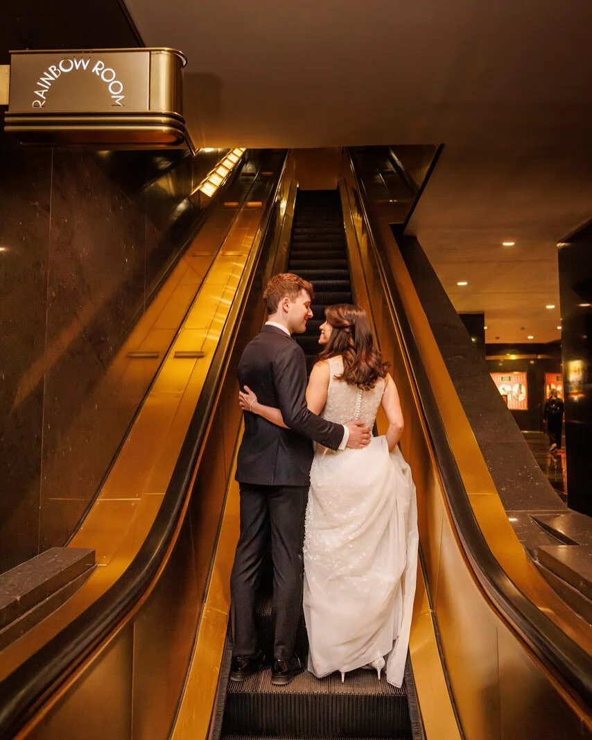Basking in autumn hues and Rainbow Room views for this iconic New York wedding 🌇💛

&bull;
@vandahighweddings 
@briandorseystudios 
@dejuanstroud 
@rainbowroomnyc 
@kimaraahnert
@francesca_stylist.to.the.bride
@jordimf22 
@enauranewyork
&bull;

#new