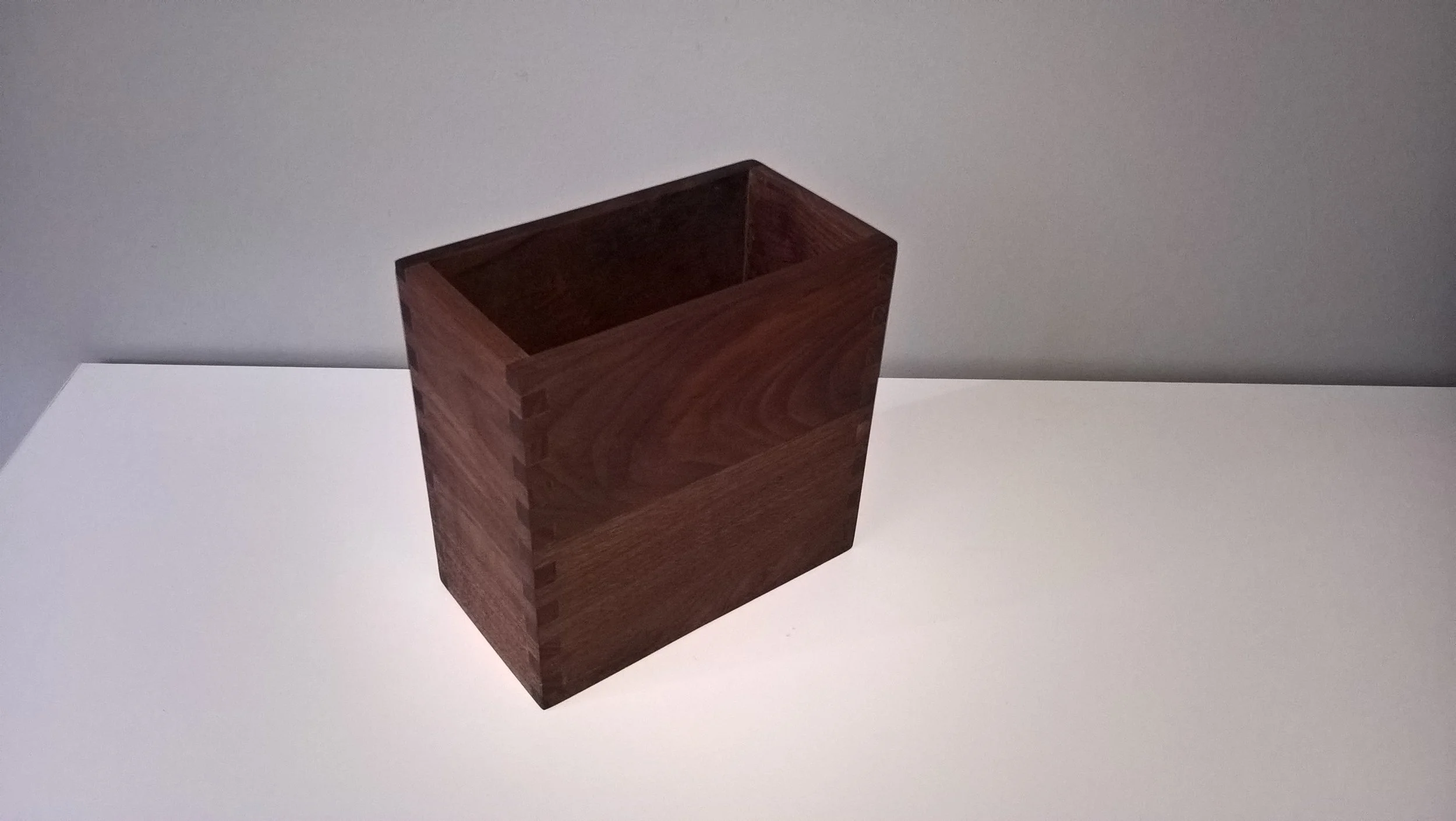 Penlau® dishbox - single Træ box, olieret valnød 1 del kr. 425,- Varenr. Box1-888-06-singlebox