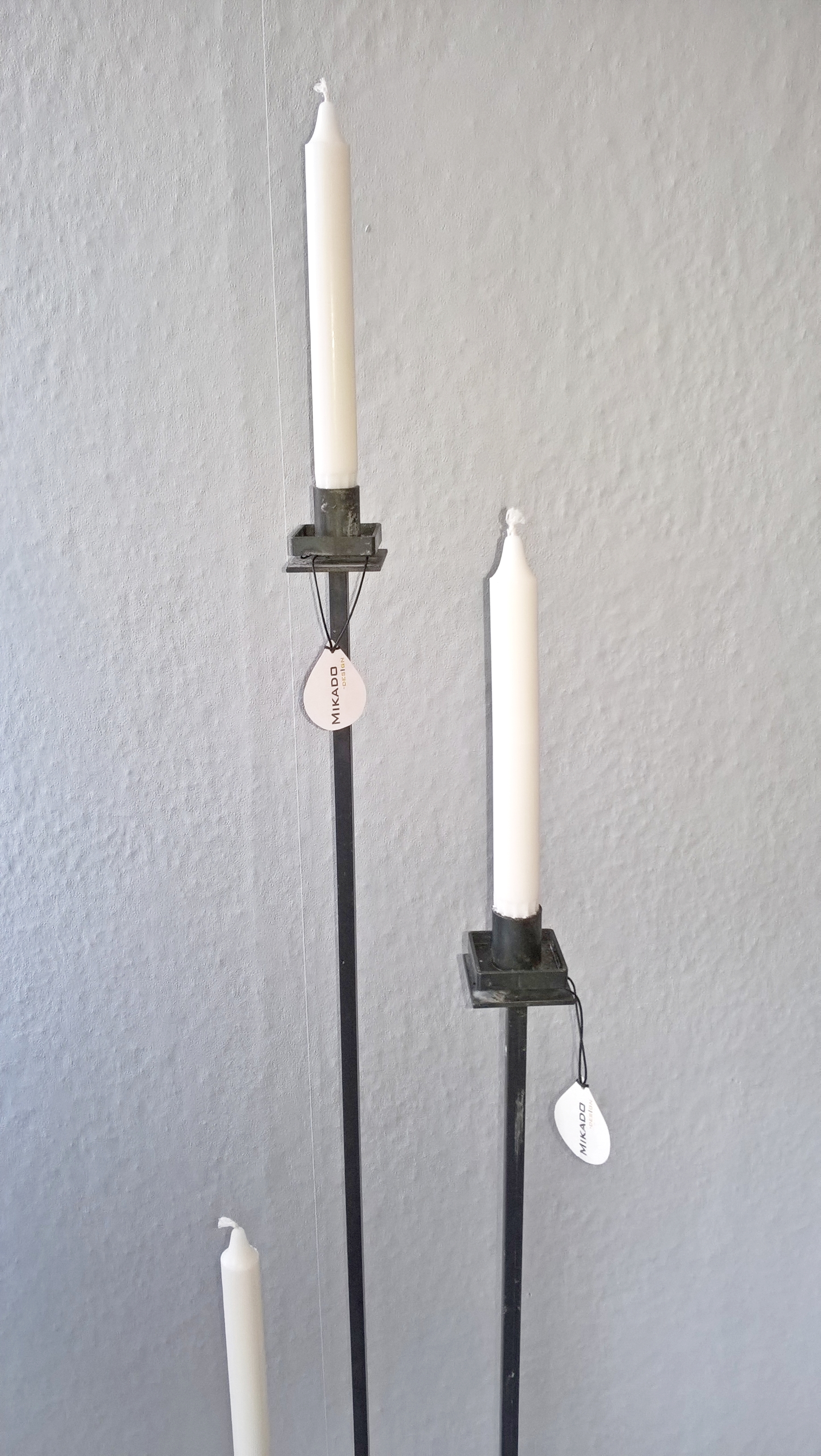 MIKADO-design eget design Rå og smukke skulpturelle gulvstager i råjern. Praktiske og dekorative gulvlysestager i 5 størrelser. Se mere om lysestagerne her