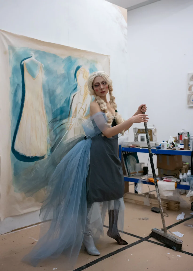 Artist Cinderella waiting for her charming collector 10112018