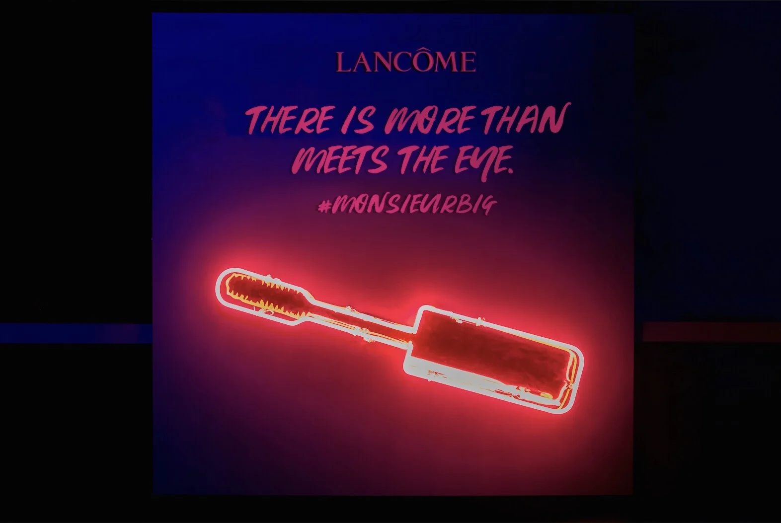 LANCÔME NEON SIGN IN THE COCKTAIL AREA