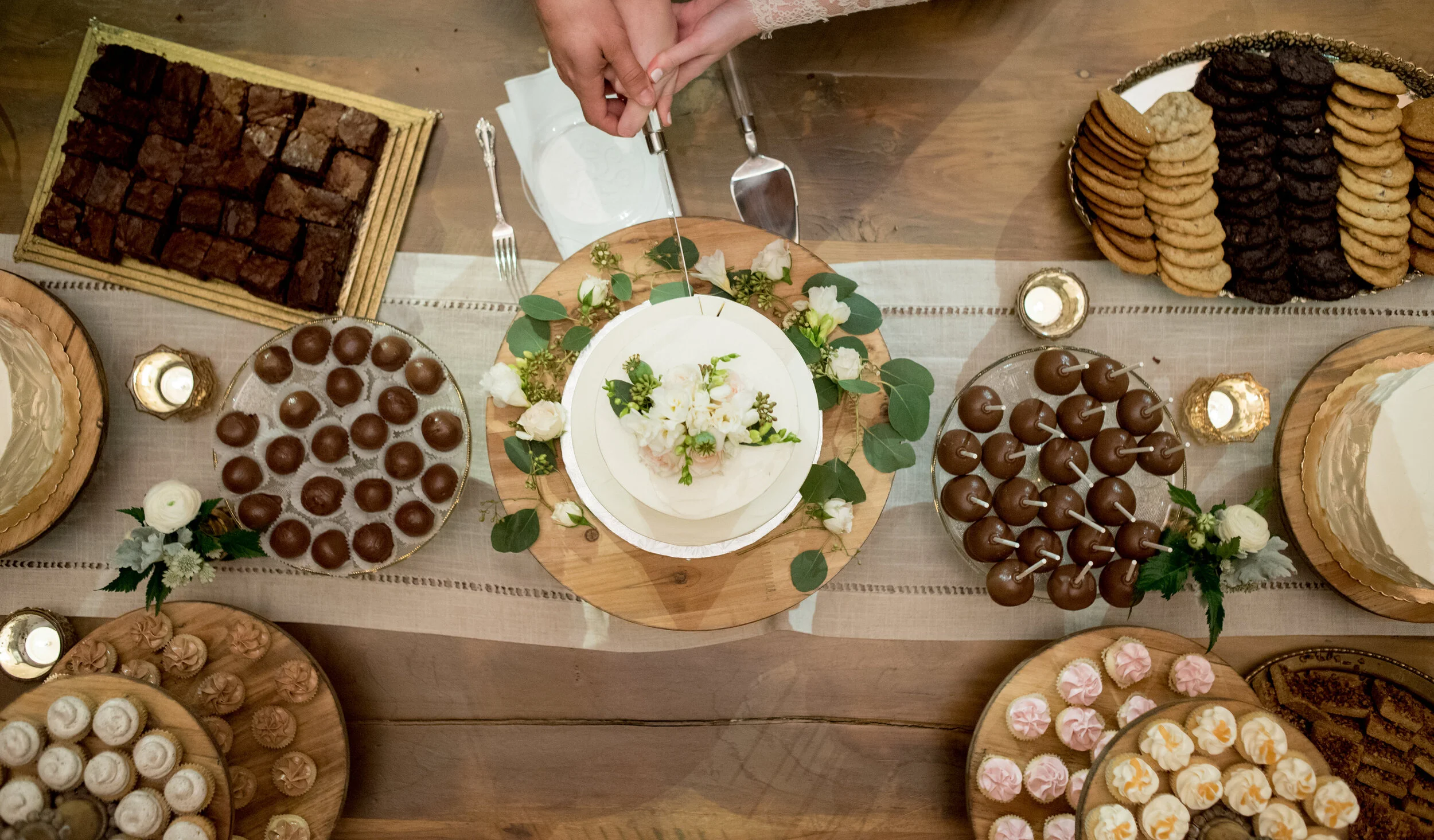  Cake cutting at a Nashville wedding by Twila Allen of Twila’s Photography 