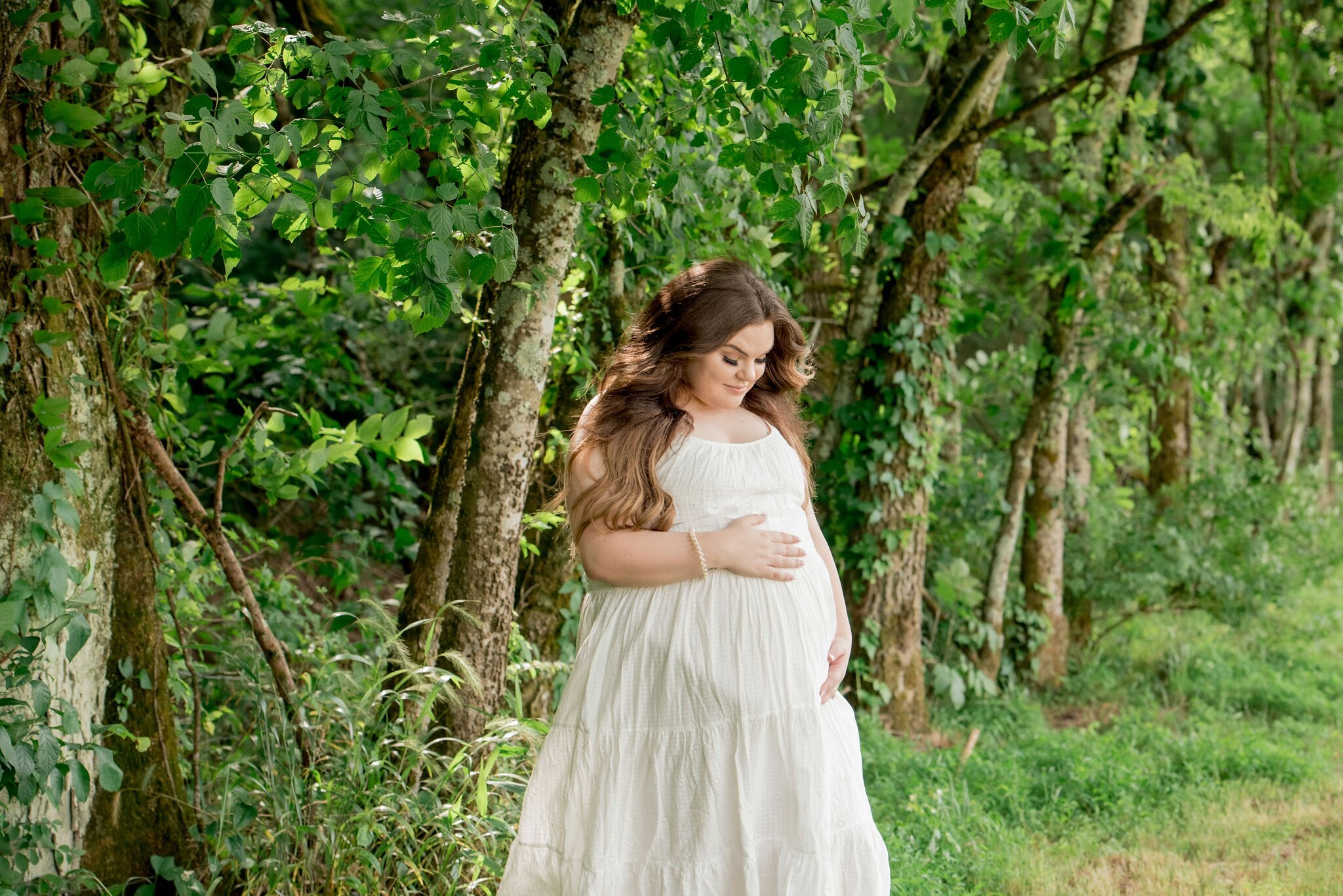 maternity photos in the woods