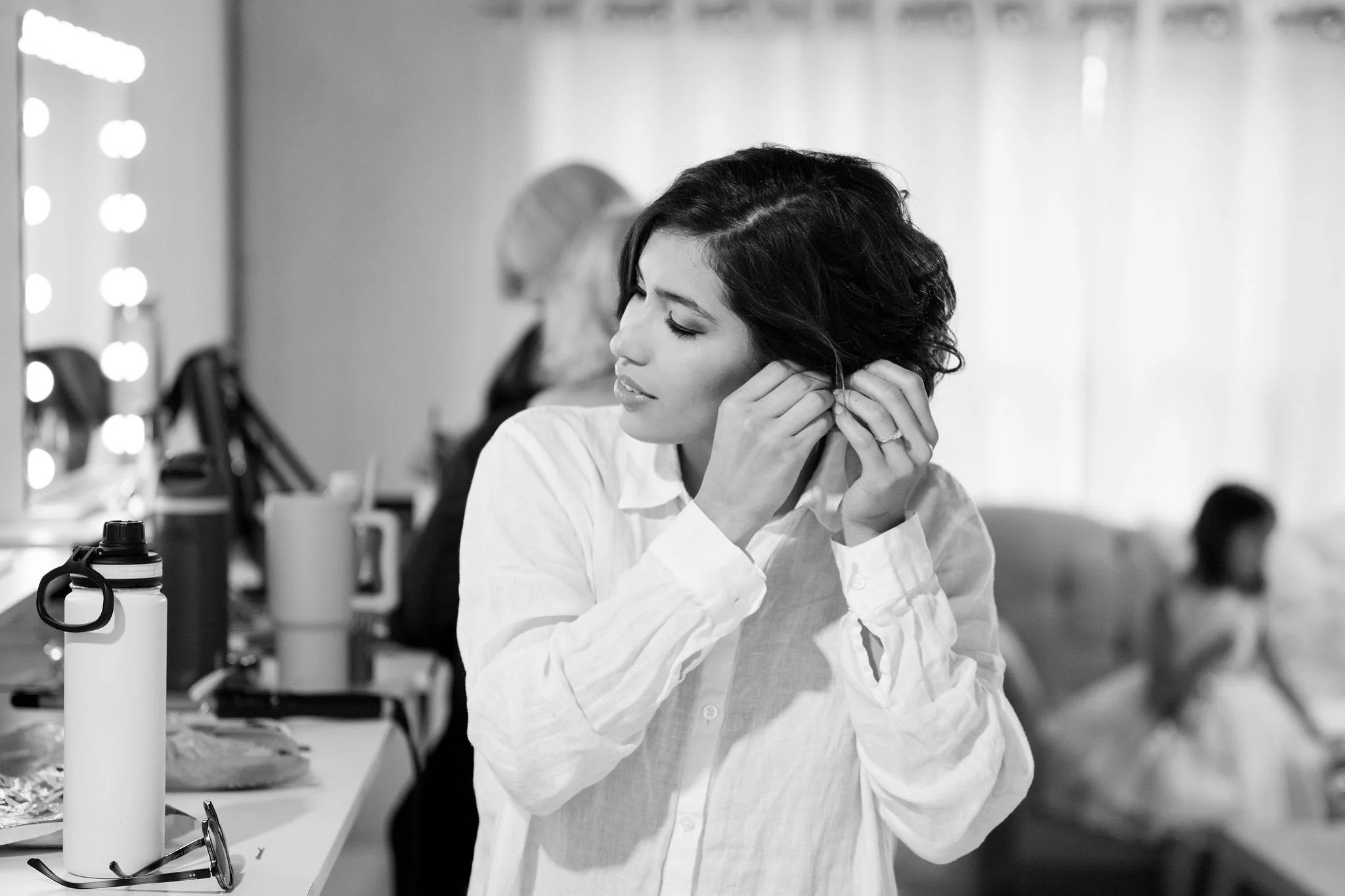 bride getting ready at Alabama wedding