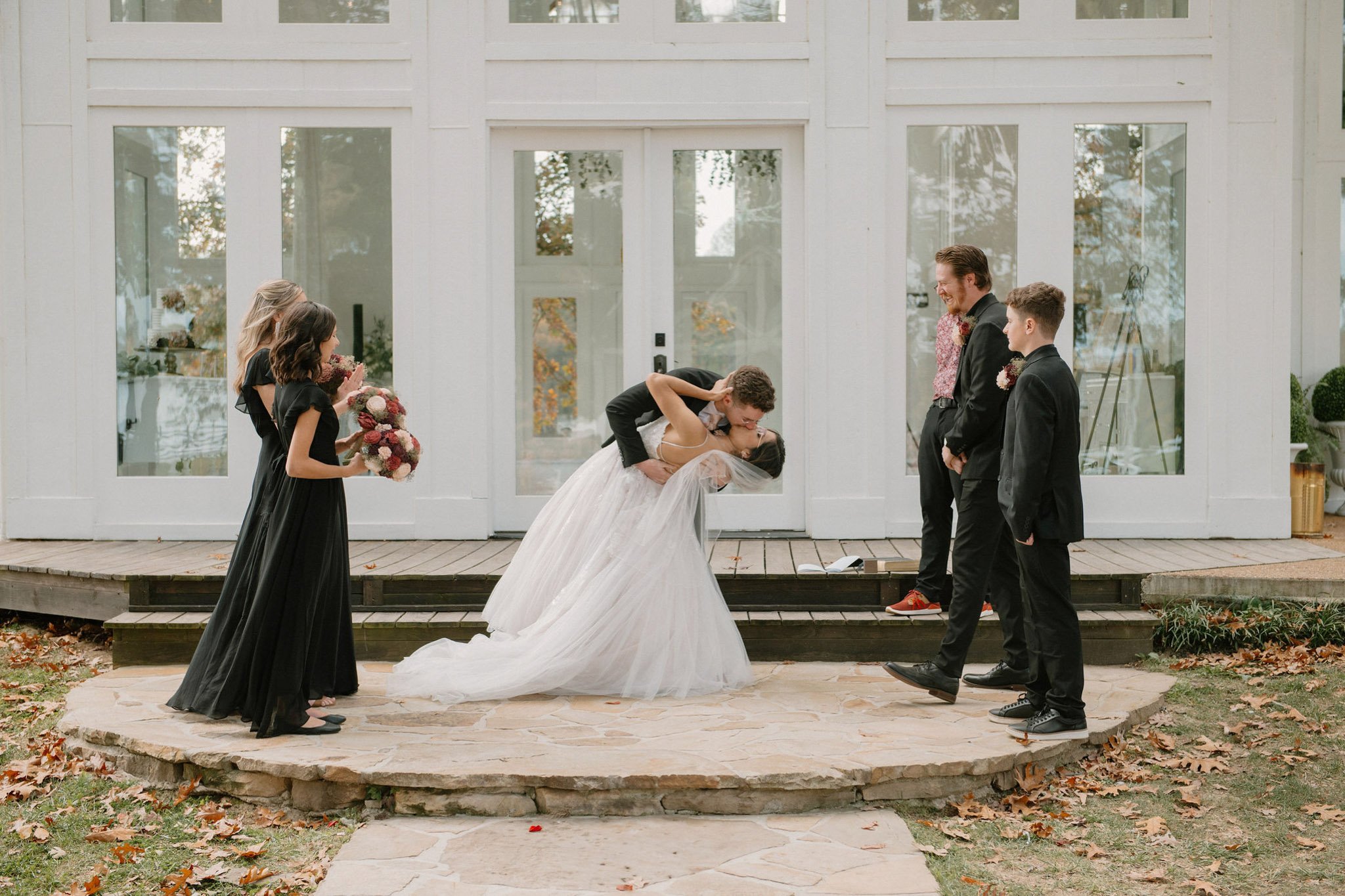 First kiss at Scottsboro wedding