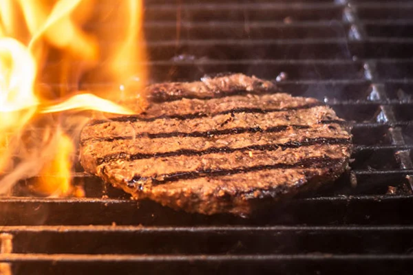 100% NZ ANGUS BEEF We’ve sourced the choicest cuts of NZ’s very best lean Angus Beef for your burgers. Juicy and delicious with guaranteed quality and tenderness. Our patties combine ground Angus beef, onions, herbs, spices and fresh egg. All patties are natural with no preservatives, additives or artificial binders!
