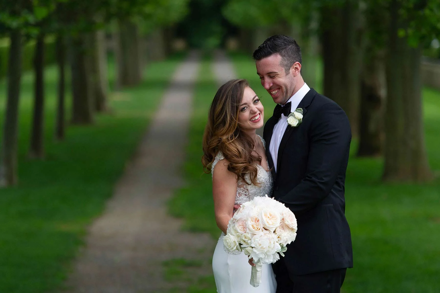 09_Bride_and_groom_at_Oheka_Castle.jpg