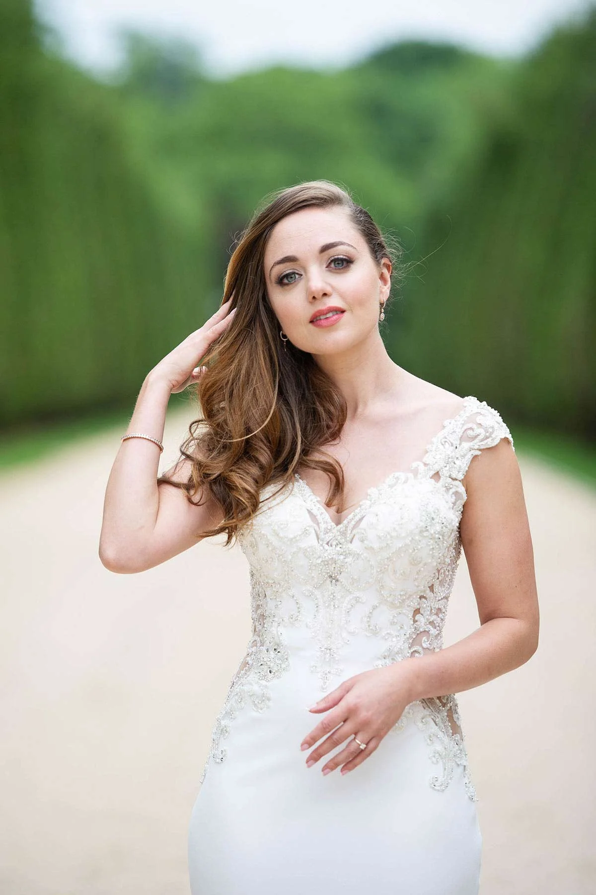 14_bride_at_Oheka_Castle_entrance.jpg