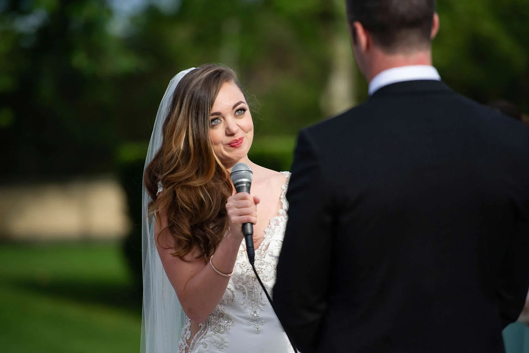 22_Bride_says_vows_to_groom.jpg