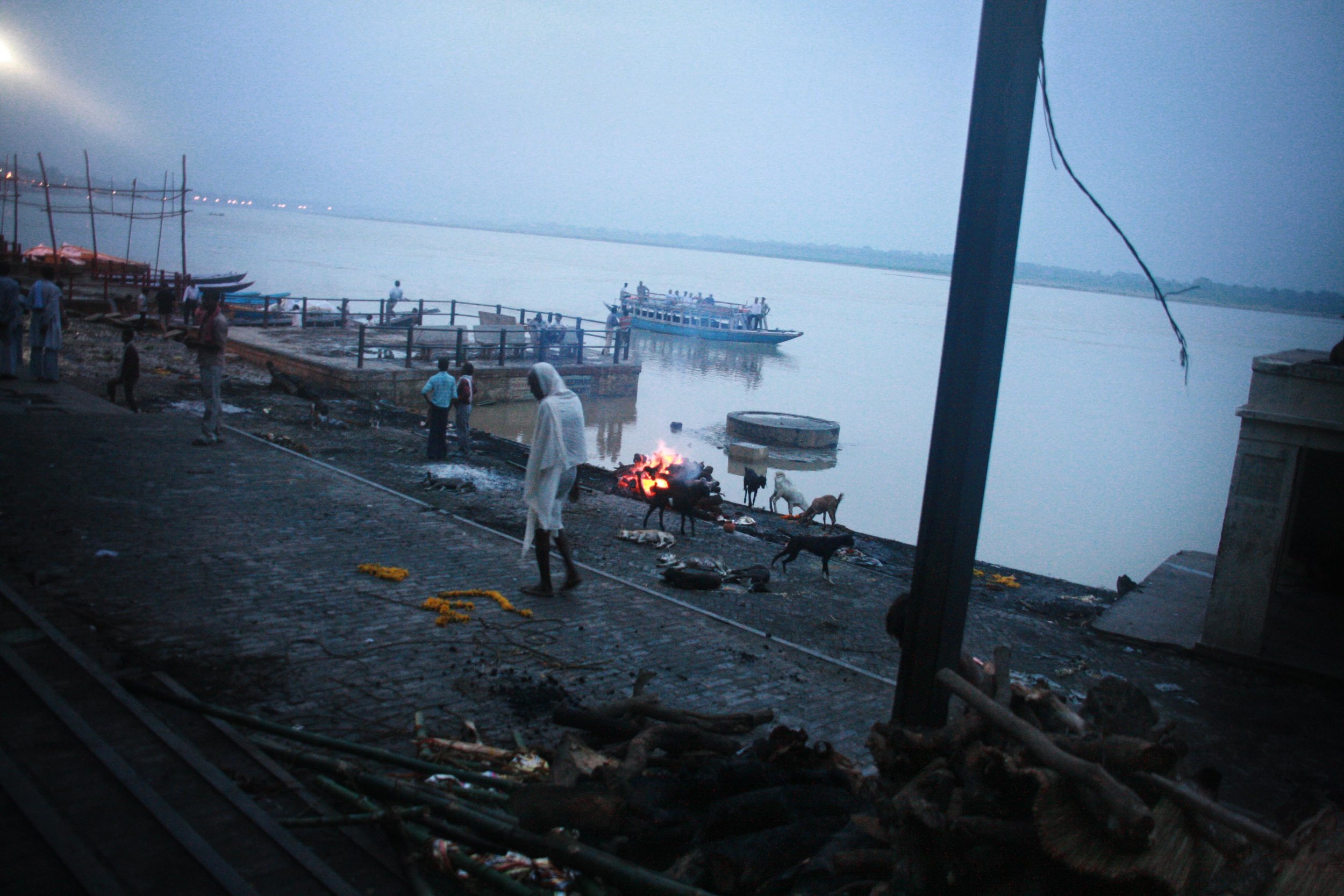Alba a Varanasi India 2010 385.jpg