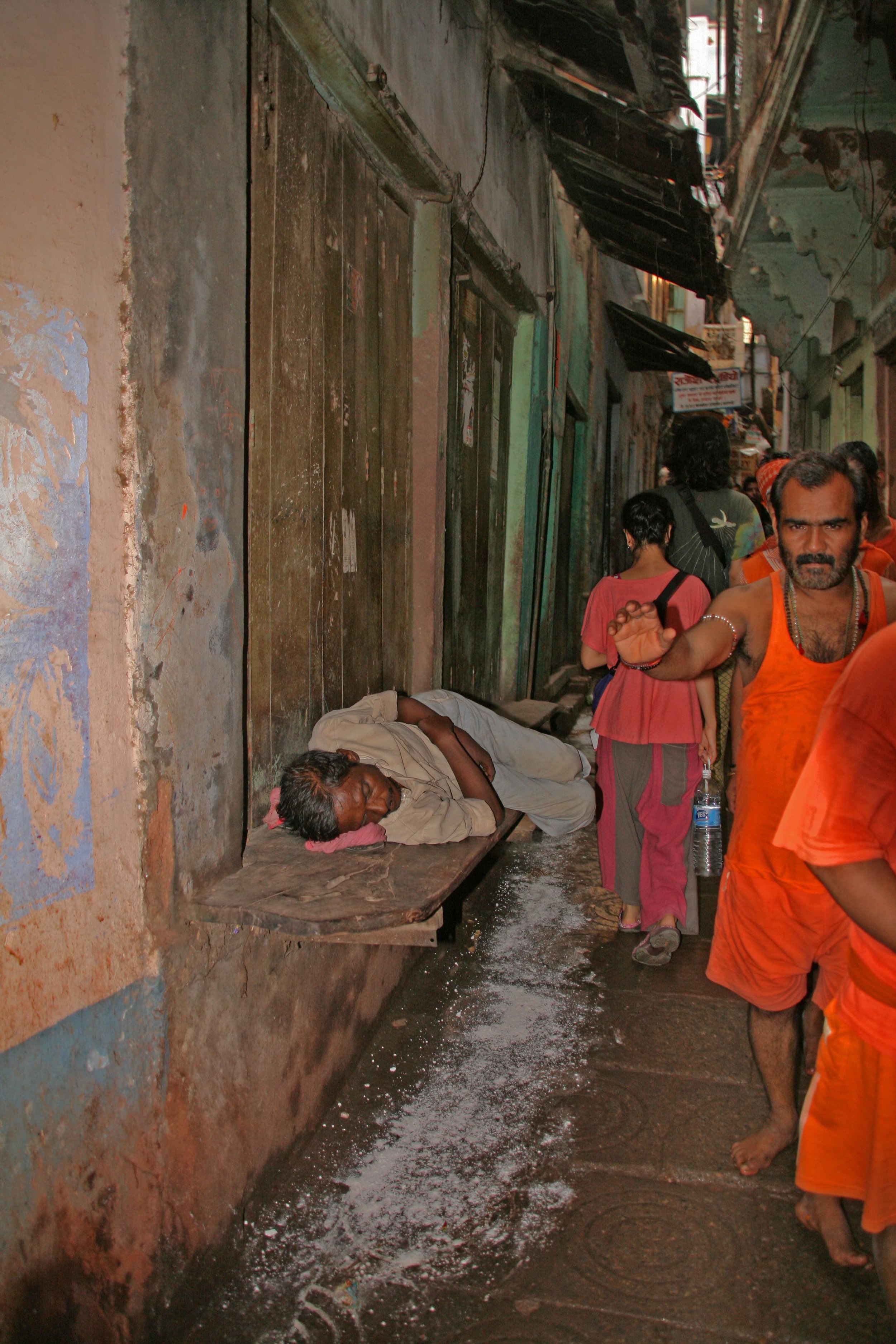 Dormiente Varanasi India 2010 446.jpg