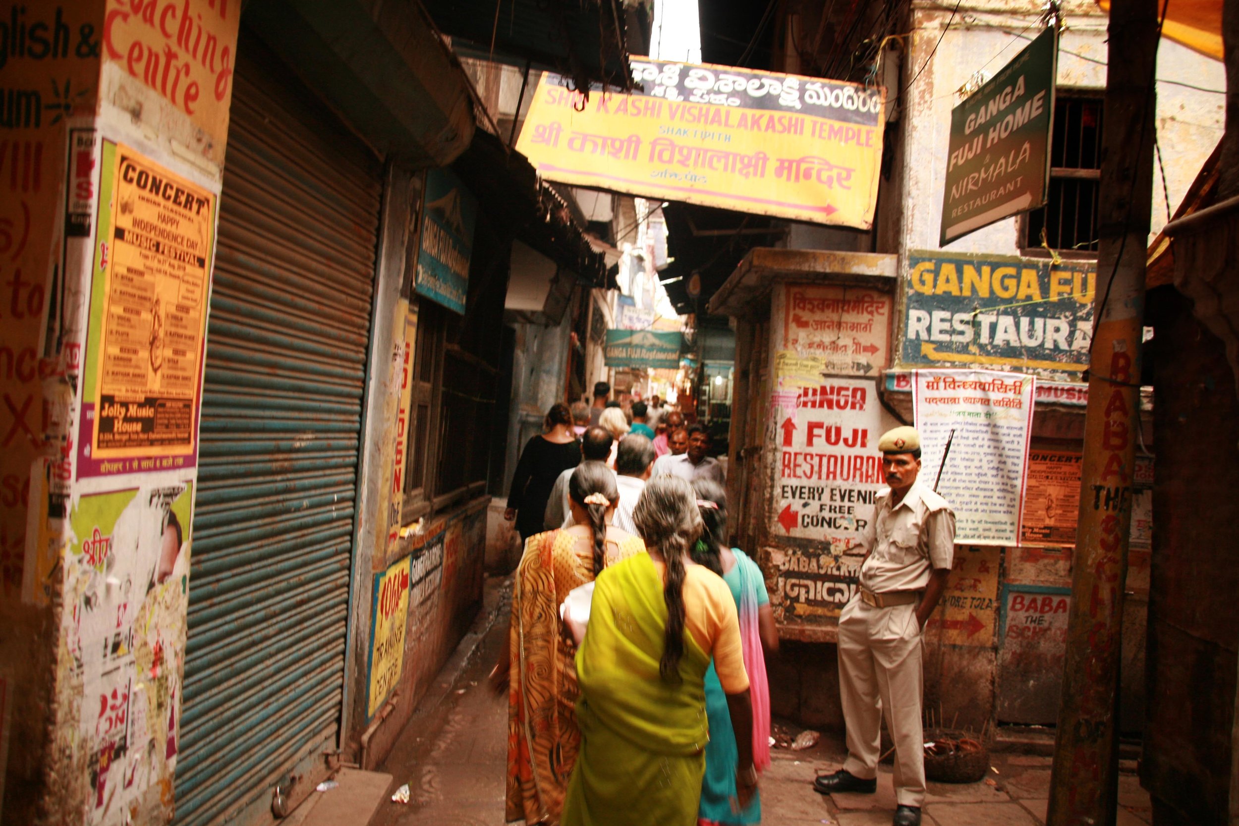 Strada a Varanasi India 2010 451.jpg