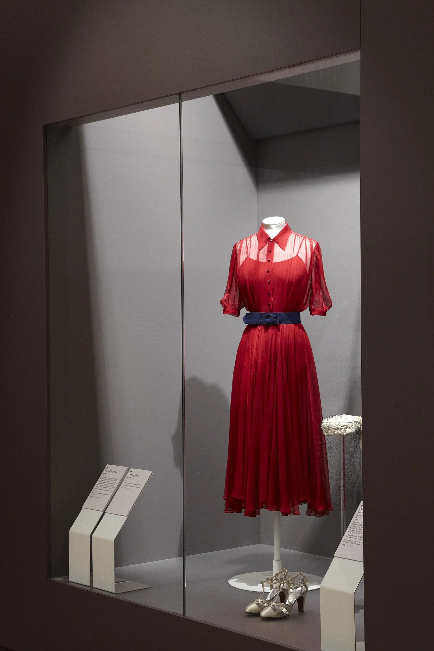 White Wedding Dress | Universal Design Studio | Bendigo Art Gallery