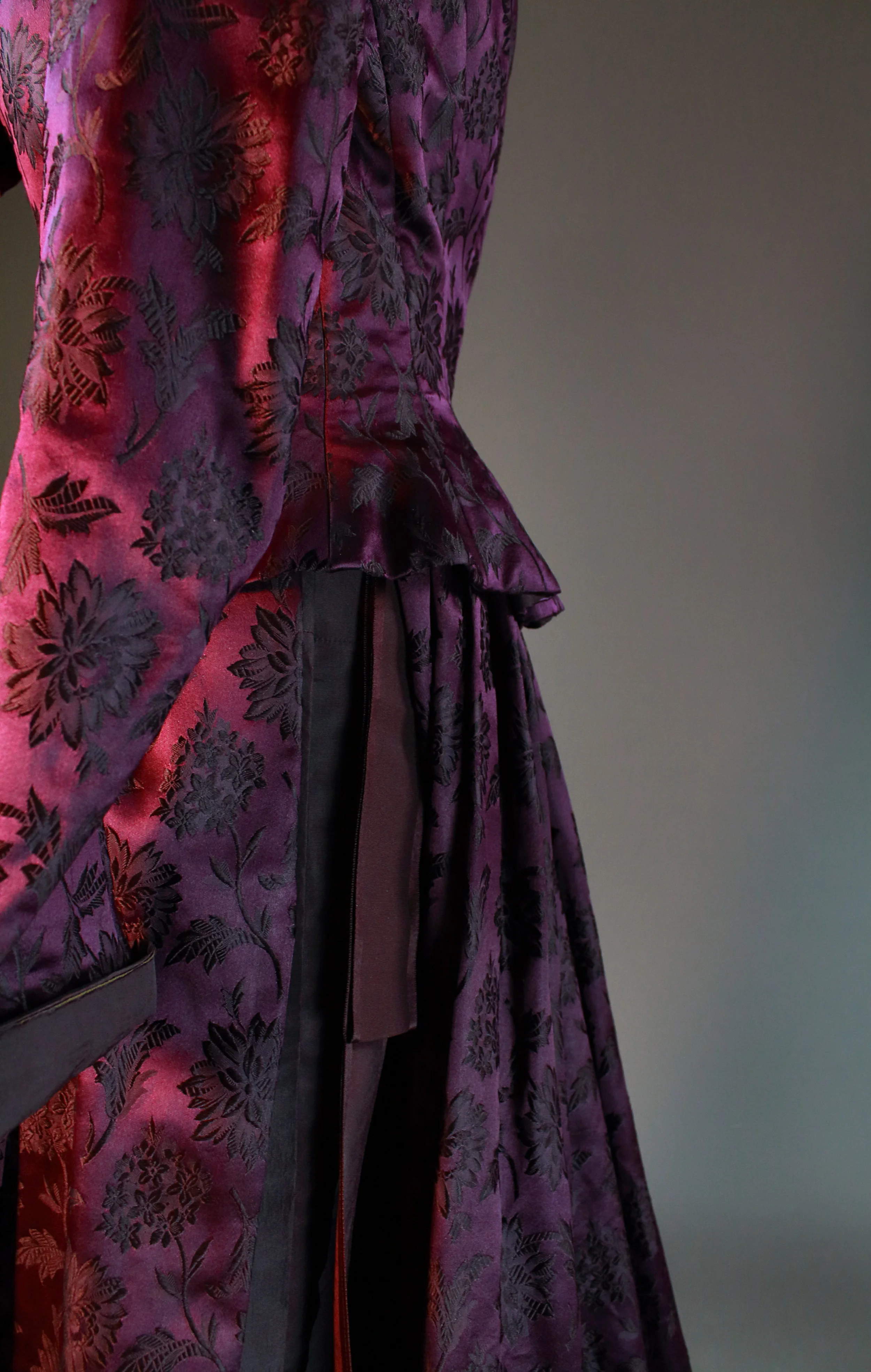  Costume courtesy of the Ian Drummond Collection 