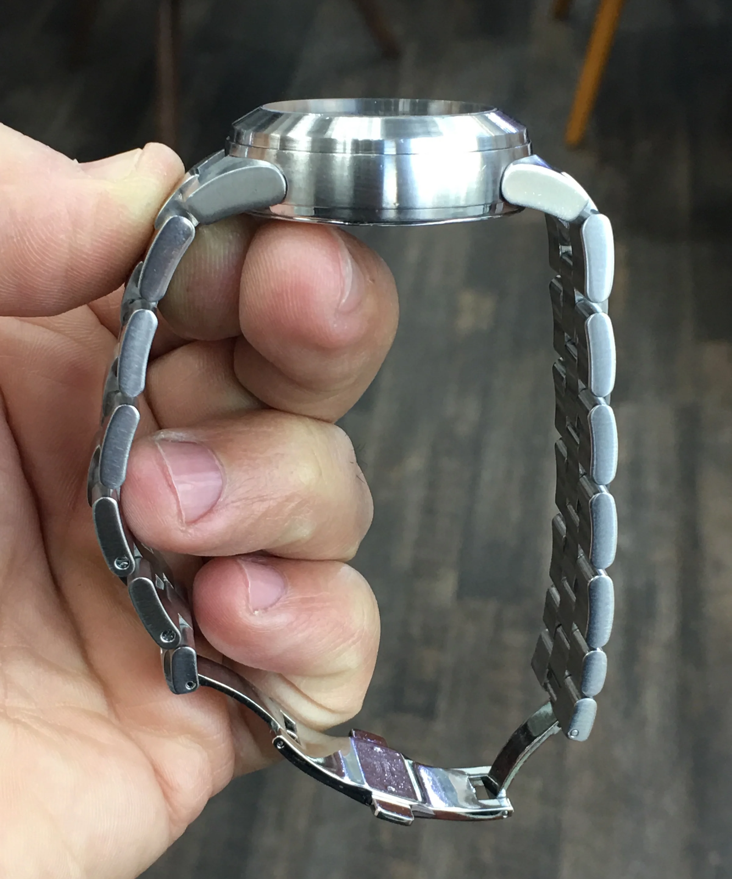 . R. Wolf Fine Jewelry &amp; Watches. Side