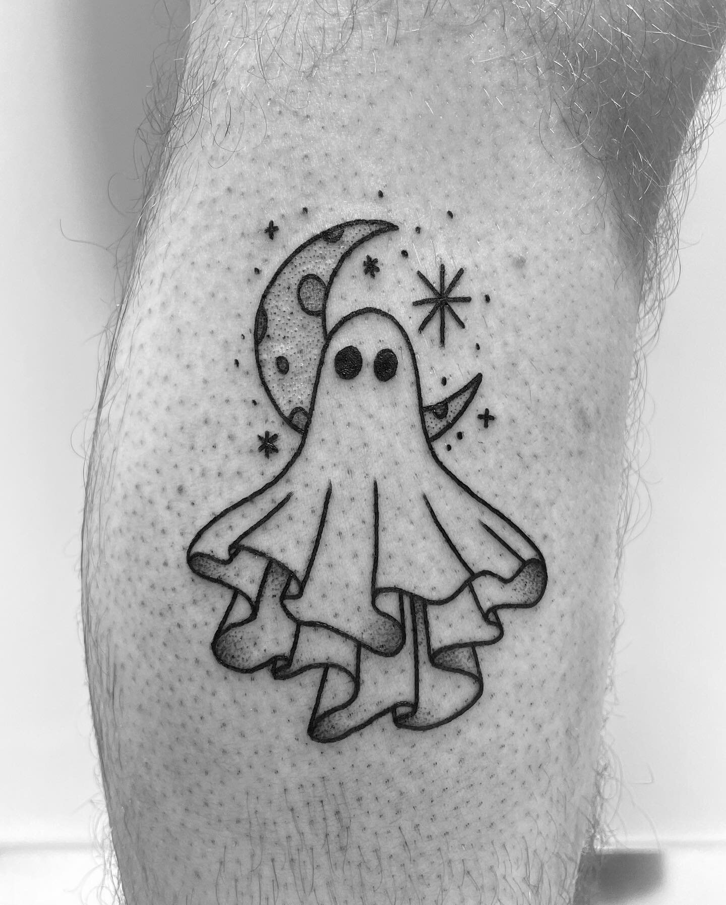 A ghost from my flash and a variation - this is a great example of how we can rework a flash piece if the one you want is already claimed. Thank you Bjarki &THORN;&oacute;r and Krist&iacute;n! 🙏🏼

@kodama_studio 
@theicelandictattooexpo