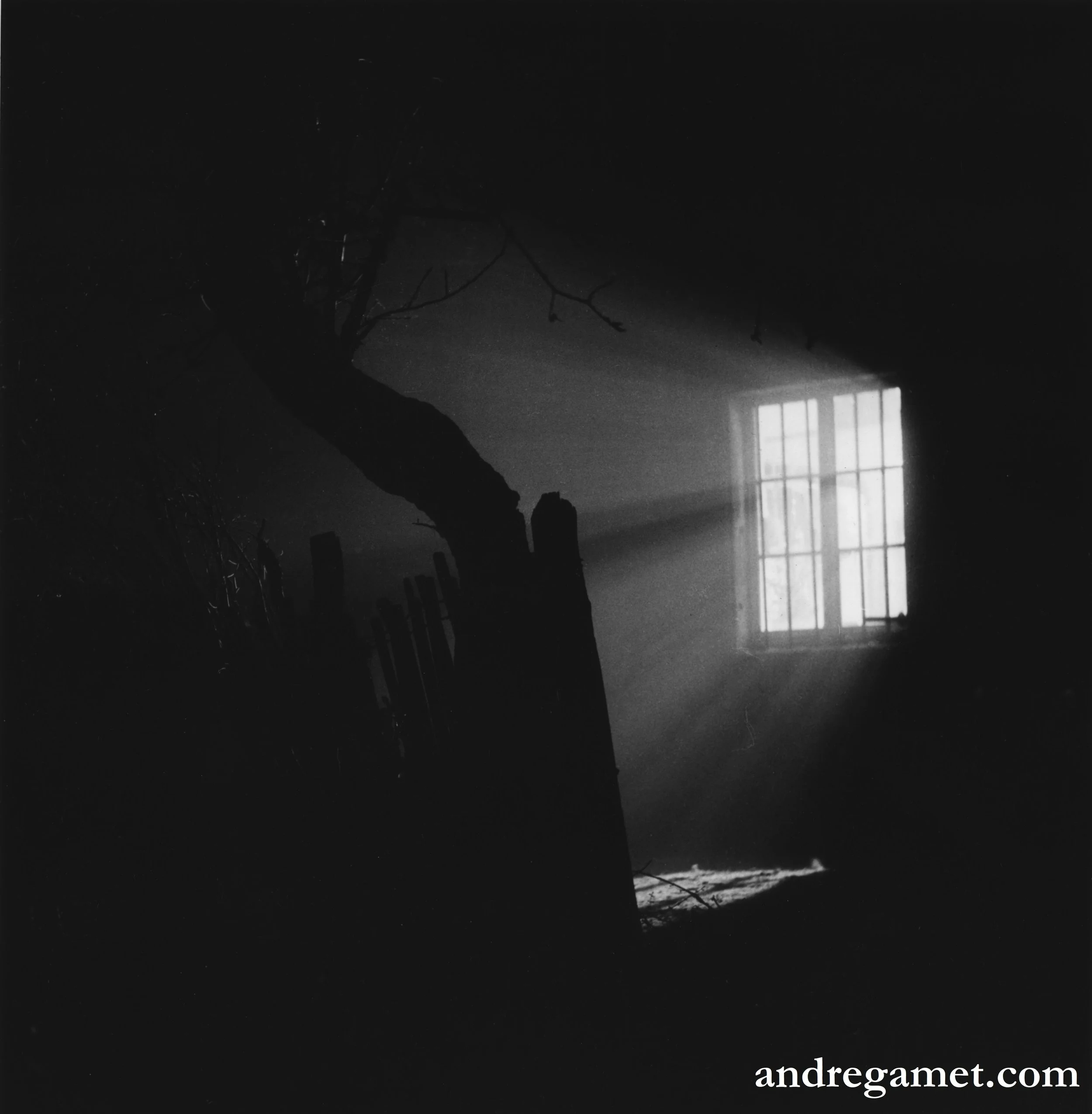 Nuit d'hiver, fenêtre de la cure