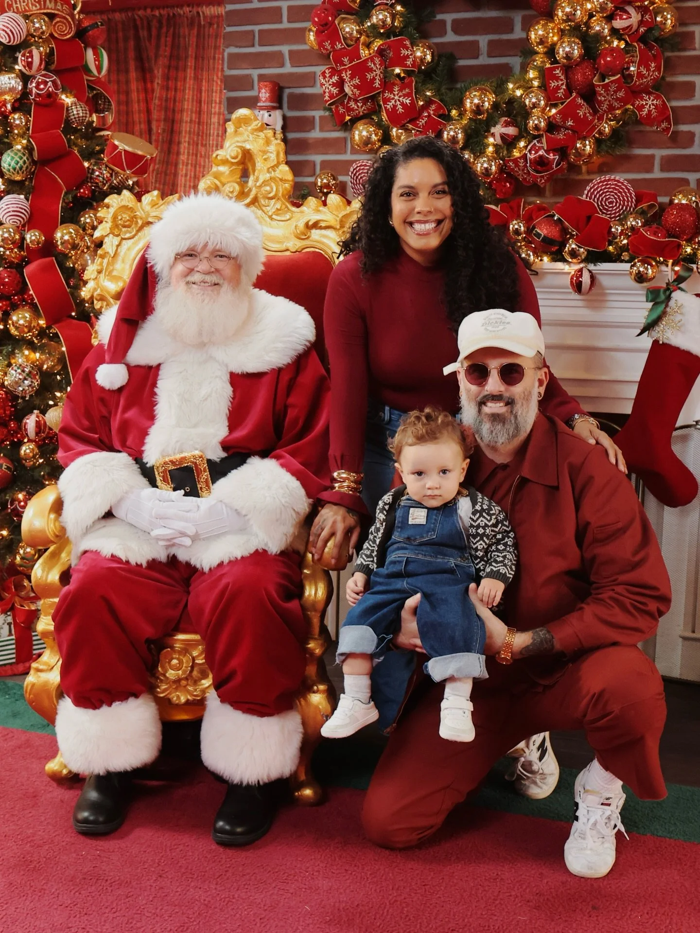 In honor of @dickies replying to my comment, here is my fit/our holiday photos 🎅🏻❤️🎄

#santa #family #dickies