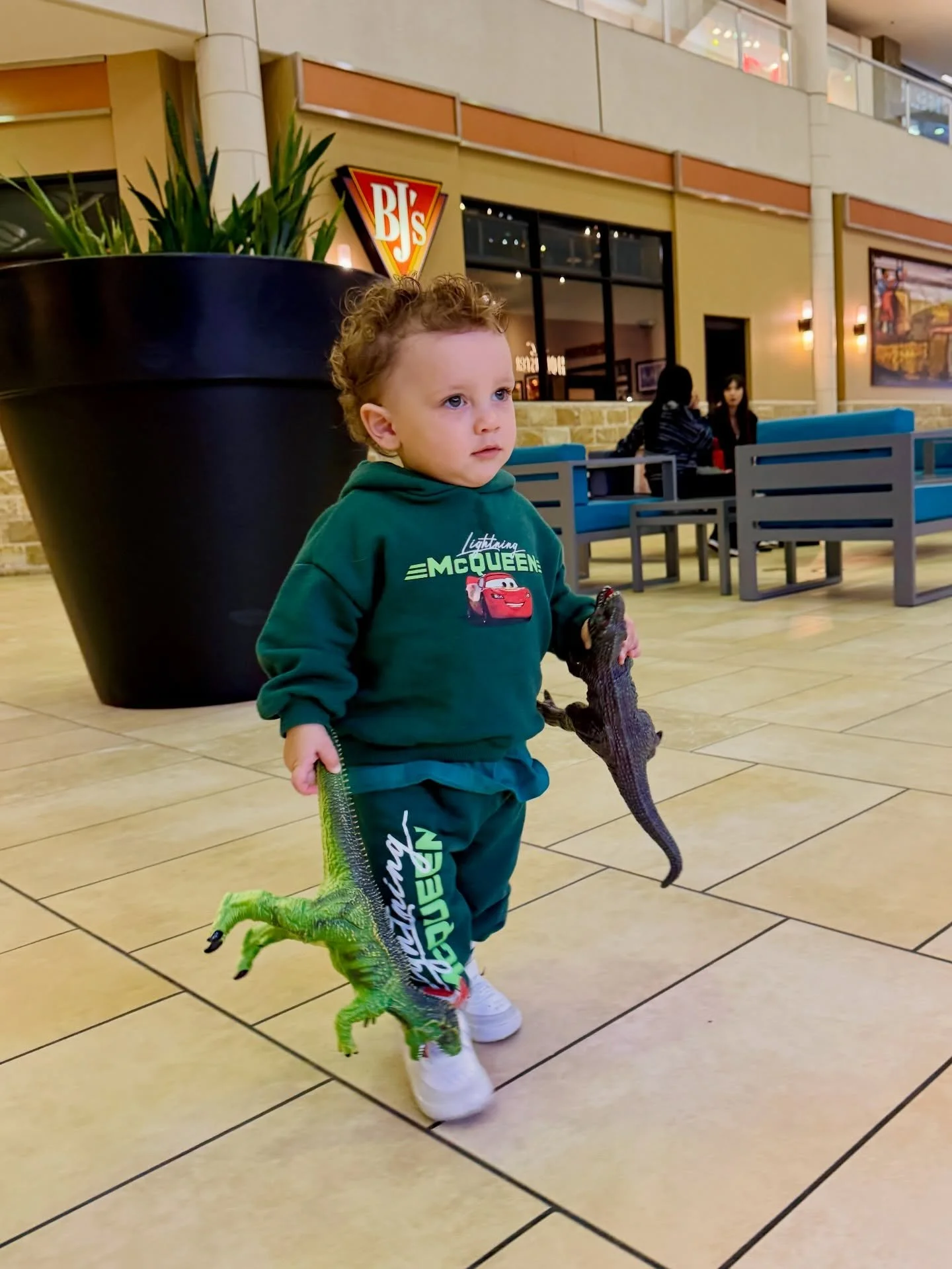 Happy Easter from the Morocco&rsquo;s 💜🩵💛
#growinguptoofast #hooters #family