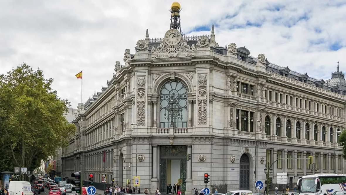 Alerta del Banco de España: o suben las cotizaciones o bajarán las pensiones