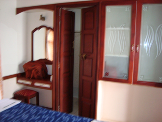 houseboat 9.jpg