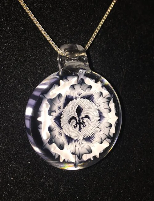 "Collier de Fleur de Lis"