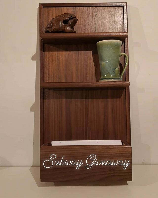 📢 GIVEAWAY ALERT 📢

Week4️⃣ It's a raffle based giveaway and you will ABSOLUTELYneed a ticket🎟️🎟️🎟️ to win. 
I will be randomly giving out a minimum of 250 raffle tickets today on the NYC subway.
.
Today's offering is a Walnut wall organizer.
If