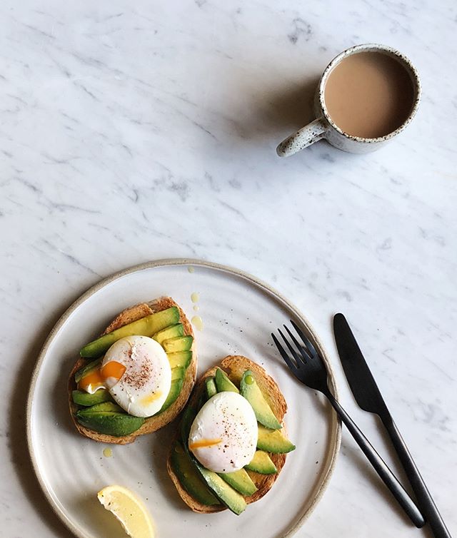 Getting the knack of poaching a nice round egg this Easter🥚 Fresh eggs, a little bit of salt, white vinegar and created with a little whirlpool at simmering temperature helps a lot. The best tip I learnt was to use a sieve to drain off the watery pa