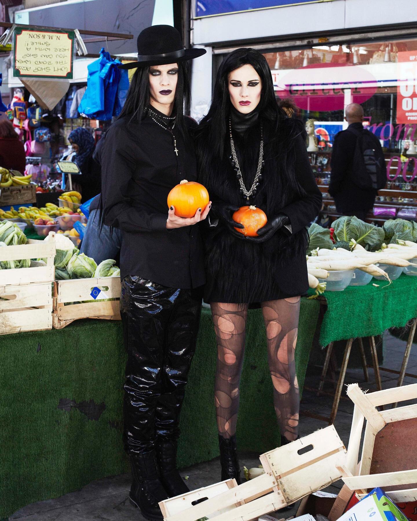 👻 Halloween shoot from the archives, Goths in East London for @i_d 

Also check out the Bieber ballon on slide two 🎈 

@anderschristianmadsen 
@anthonystephinson 
@charlielemindu 
@mollyaitken1 

#goth #gothaesthetic #halloween #fashioneditorial #a