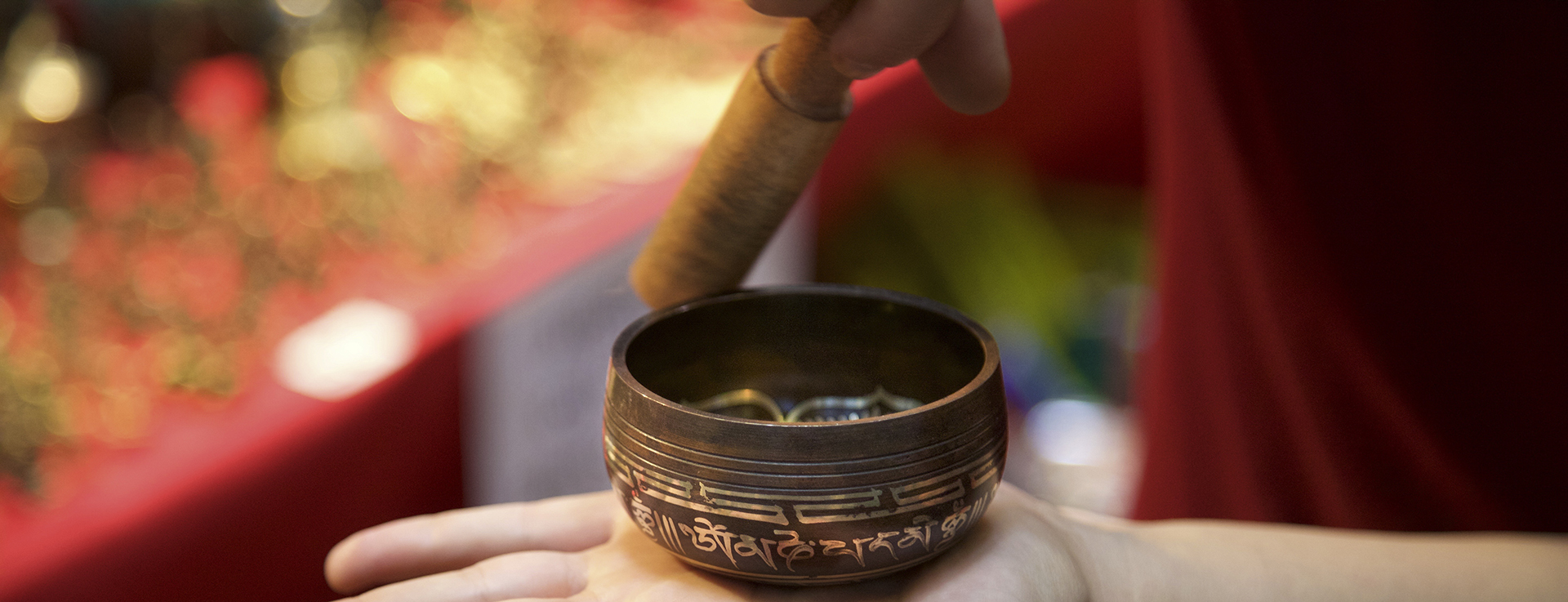 ciotola del suono per meditazione artigianale in Nepal Set di campane tibetane con incisioni curative di mantra