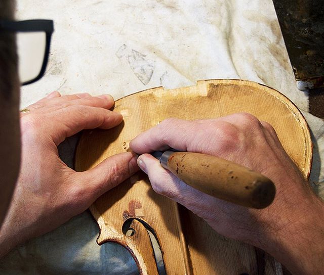 We restore and repair stringed instruments and supply quality violins, violas, cellos and accessories to suit every type of player from virtuoso player to absolute beginner. #woodbridgeviolins