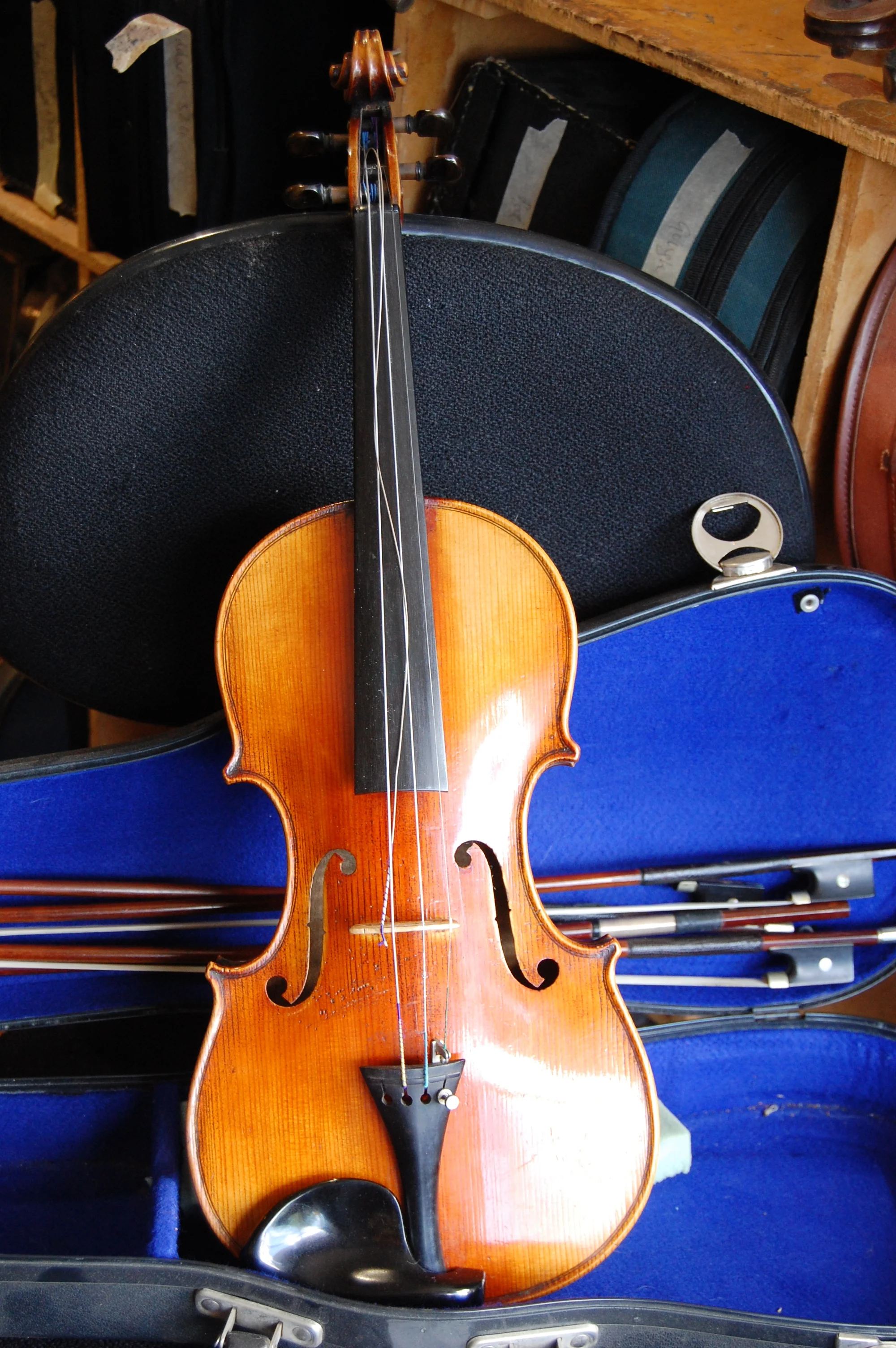 Full size German violin C1880 with case, two good bows and two bow parts. Selling for £600 CS003 Condition: Good Tone: 3/5 Value for money: 5/5 Overall rating: 5/5