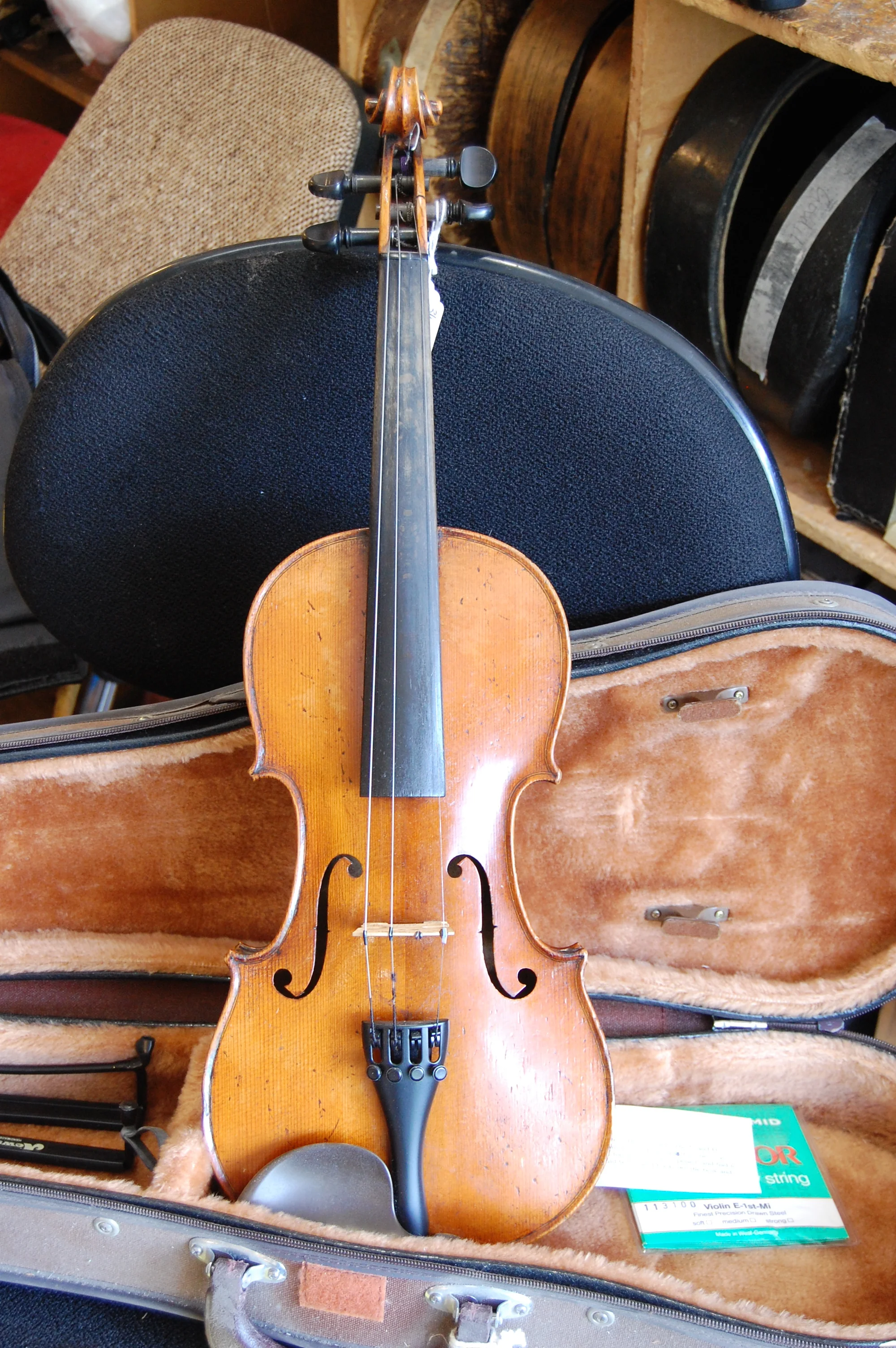 3/4 size German violin from 'Mittenwald' C1870. Comes with shaped case, price £500 CS005Condition: ReasonableTone: 3/5Value for money: 4/5Overall rating: 3/5