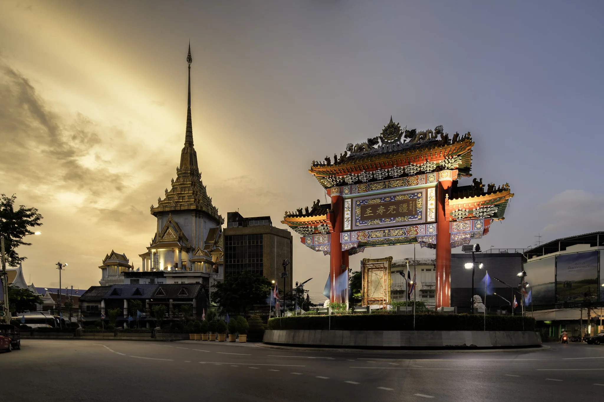 Last Light || Chinatown, Bangkok, Thailand