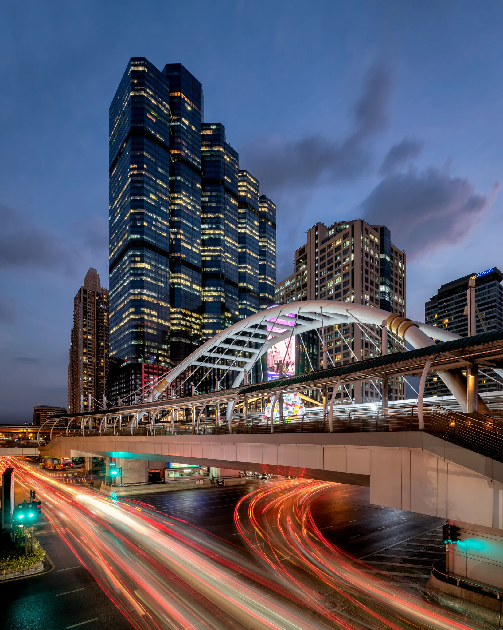 Trails || Chong Nonsi Skywalk, Bangkok, Thailand