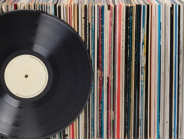 old_vinyl_records_l2.jpg