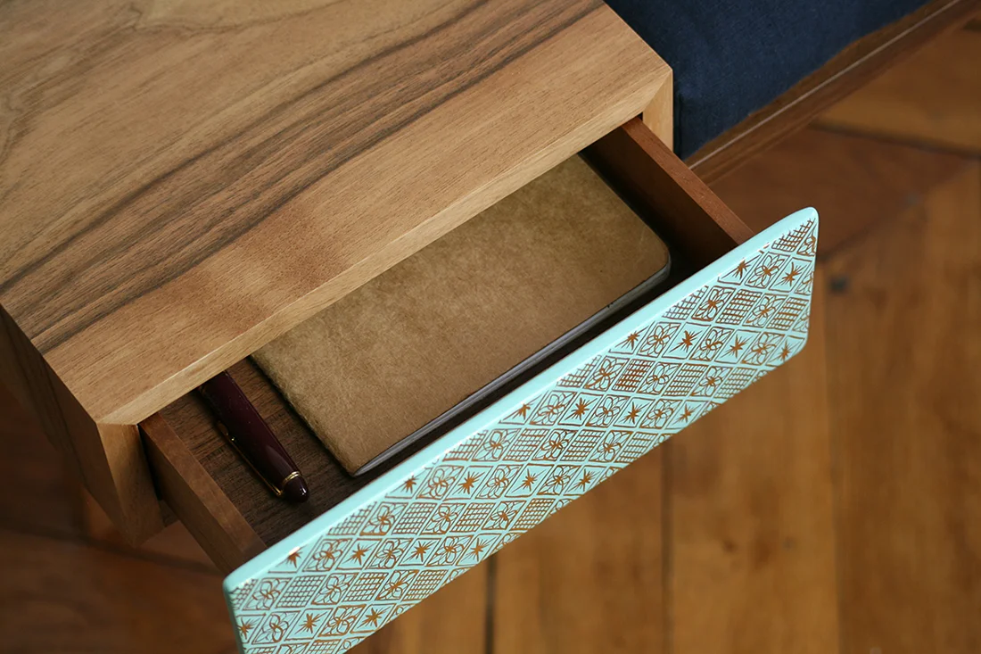 console-banquette-tiroir-noyer-massif.jpg