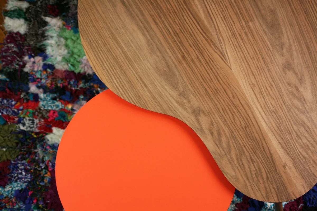 table-basse-tripode-orange-gigogne.jpg