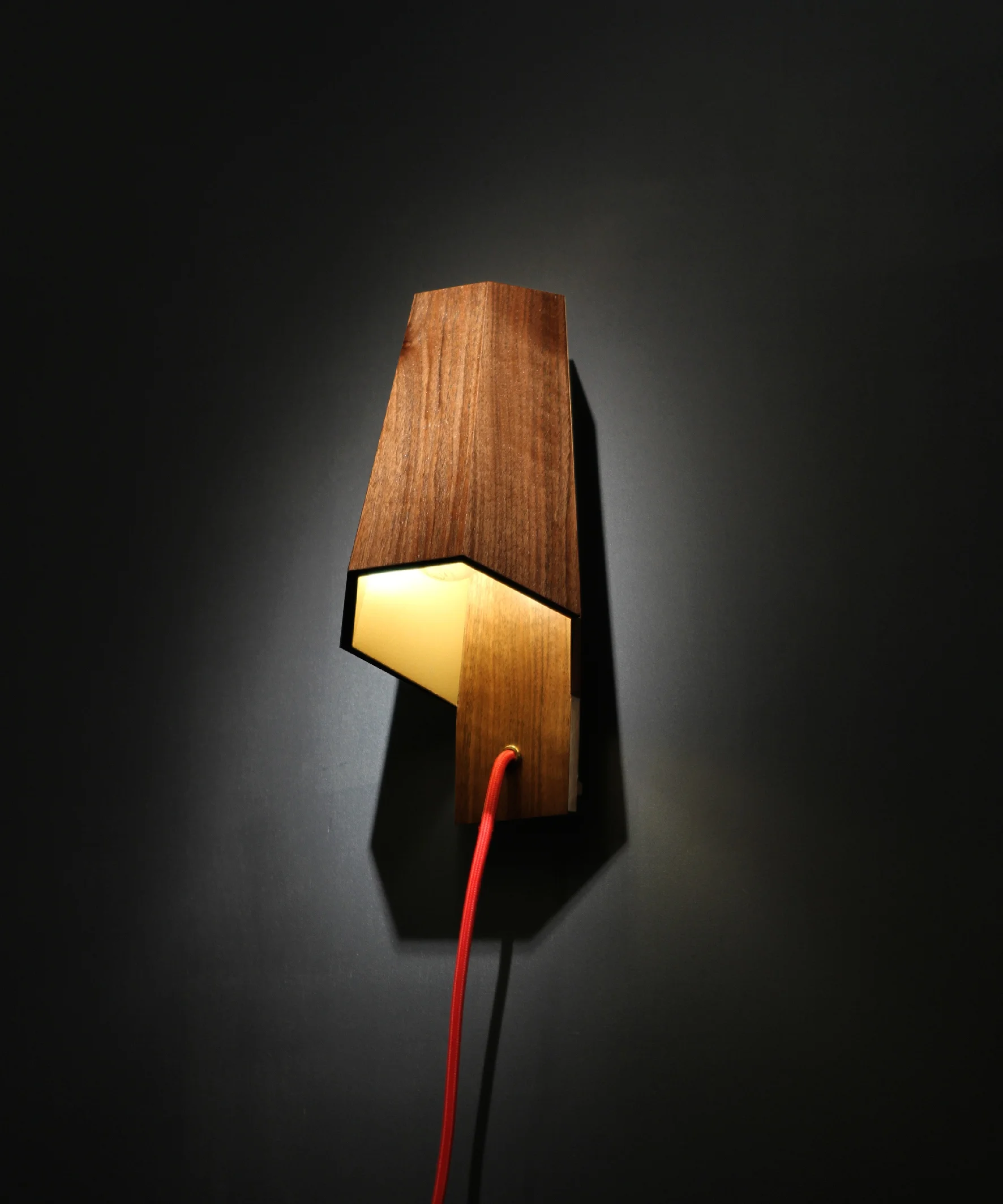 baladeuse-bois-applique-design-noyer.jpg
