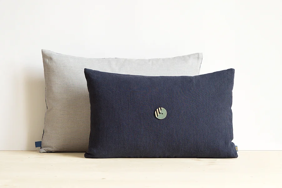 coussin-lin-lave-bleu-rayures-duo-matiere.jpg